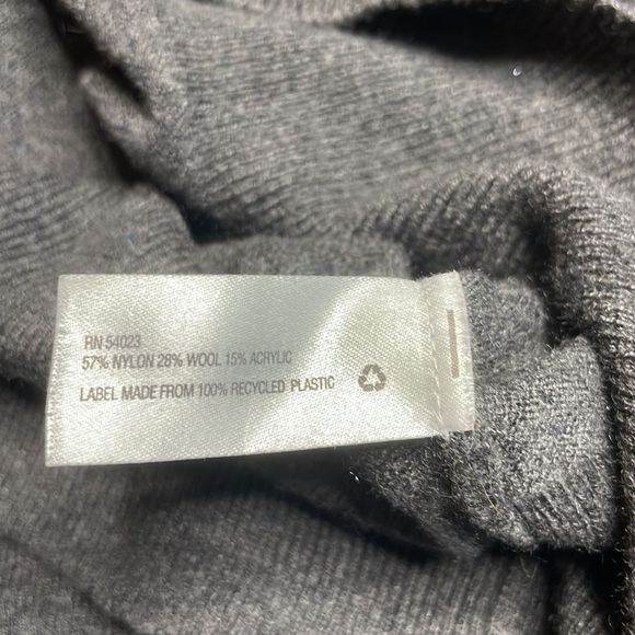 GAP Women’s Charcoal Wool Blend Crew Neck Sweater with button cuff, size small - Picture 7 of 9